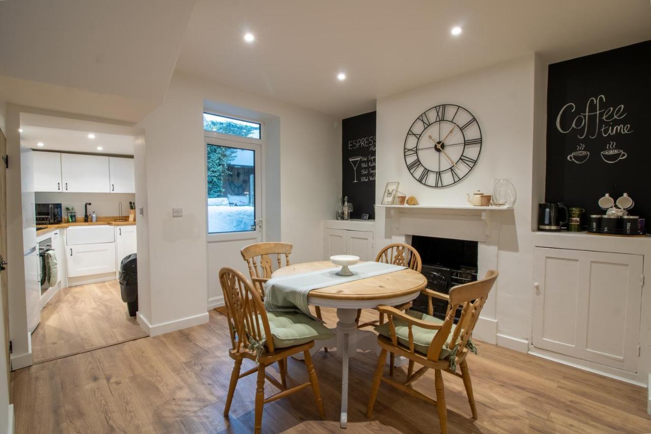 Stylish And Modern Town Centre End-Of Terrace Home Newton Abbot Kültér fotó